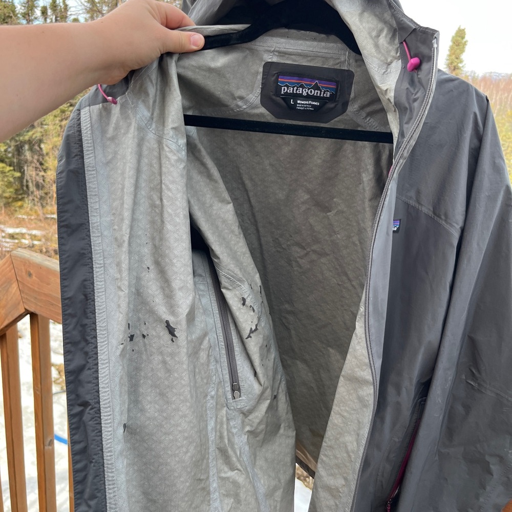 Patagonia Black Rain Jacket with Pink Zipper Details - Picture 5 of 5